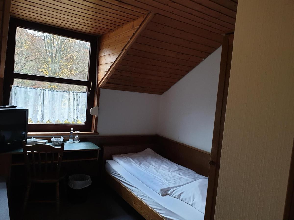 Autobahnraststatte Und Hotel Riedener Wald Ost ハウゼン エクステリア 写真